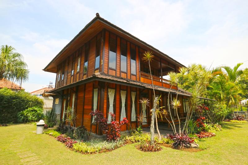 Villa Gardenia Bandung by ZUZU - Genel