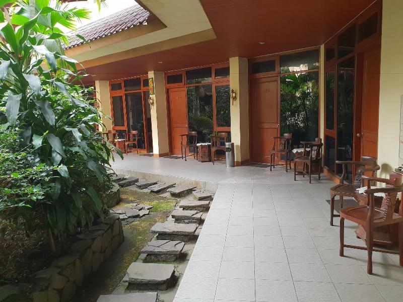 De'Qur Hotel Bandung by ZUZU - Teras