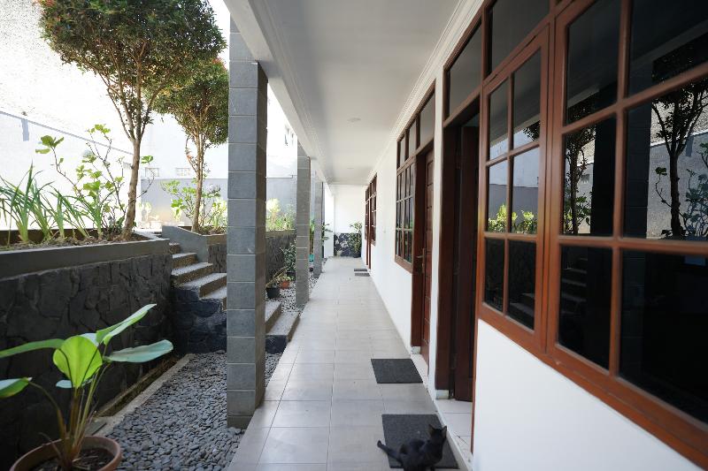Hotel Puri Pangalengan by ZUZU - Genel