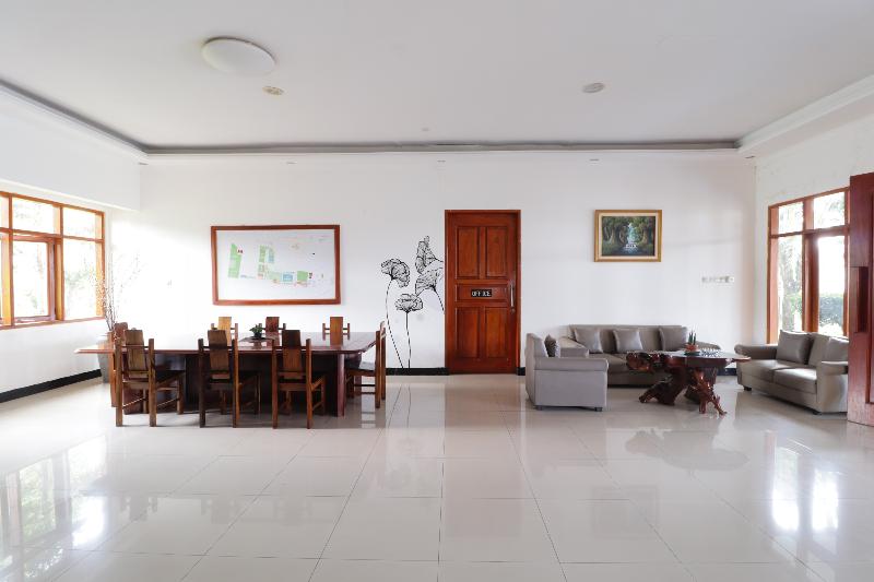 Nirwana Hotel Lembang - Lobi