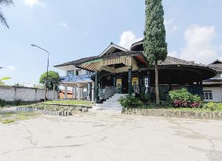 Villa Penginapan Purnama by ZUZU otel fotoğrafı