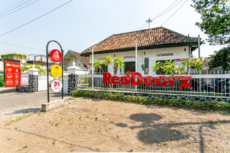 RedDoorz Plus near Taman Sari 2 - Genel