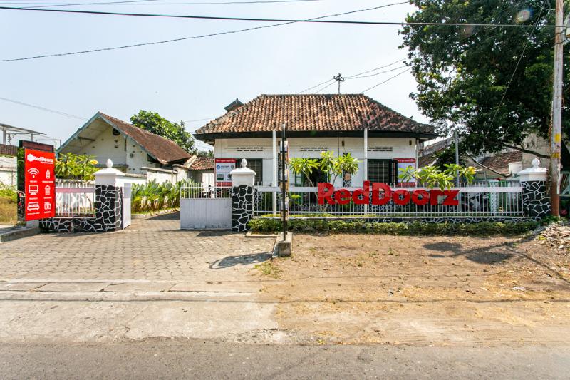 RedDoorz Plus near Taman Sari 2 - Genel