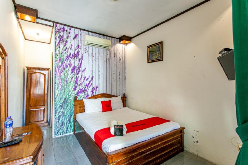 RedDoorz Plus near Taman Sari 2 - Oda