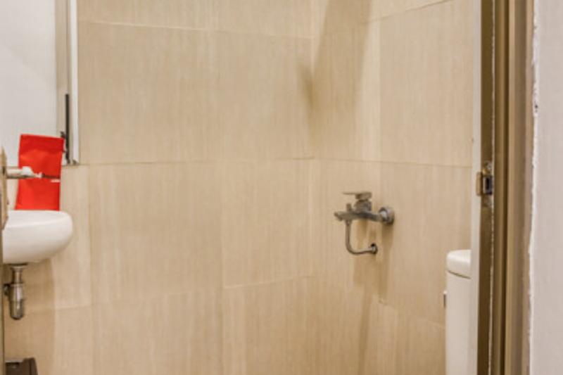 RedDoorz Syariah near Taman Pelangi Jogja 2 - Oda