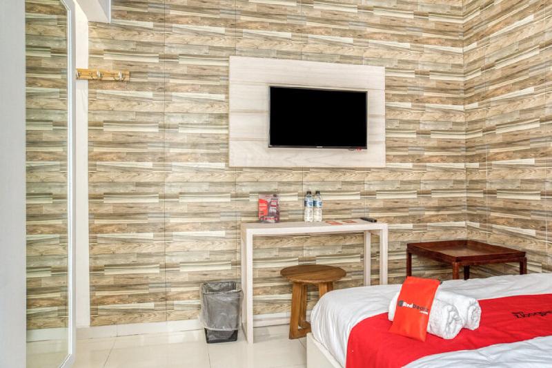 RedDoorz Syariah near Taman Pelangi Jogja 2 - Oda