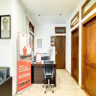 RedDoorz Plus near Lempuyangan Station 4 fotoÄŸrafÄ±