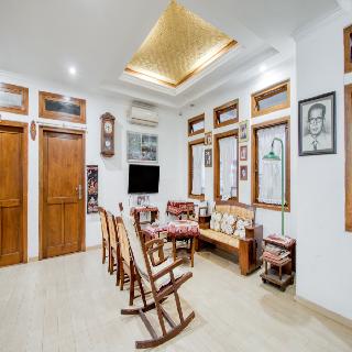 RedDoorz Plus near Lempuyangan Station 4 otel fotoğrafı