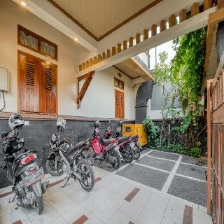RedDoorz Plus near Lempuyangan Station 4 fotoÄŸrafÄ±