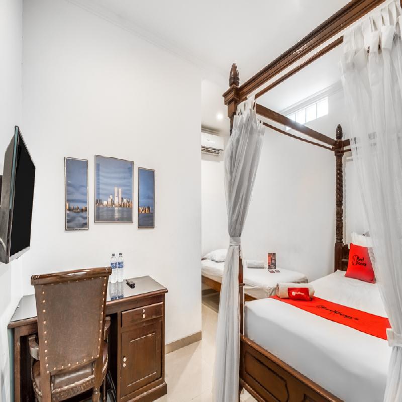 RedDoorz Plus near Lempuyangan Station 4 - Oda