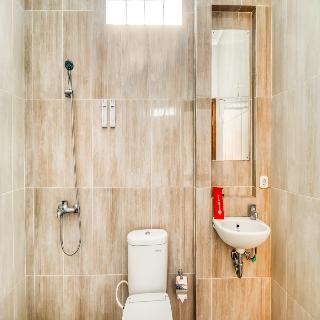 RedDoorz Plus near Lempuyangan Station 4 fotoÄŸrafÄ±