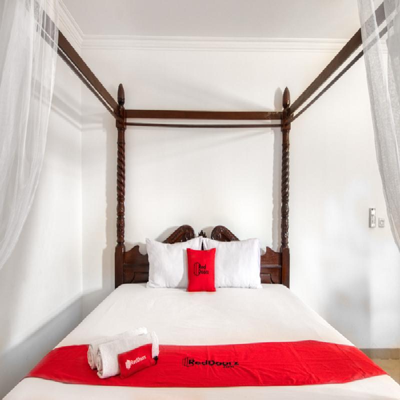 RedDoorz Plus near Lempuyangan Station 4 - Oda