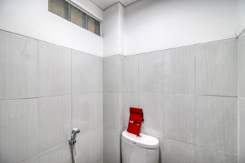 RedDoorz Syariah near Galeria Mall Yogyakarta - Oda