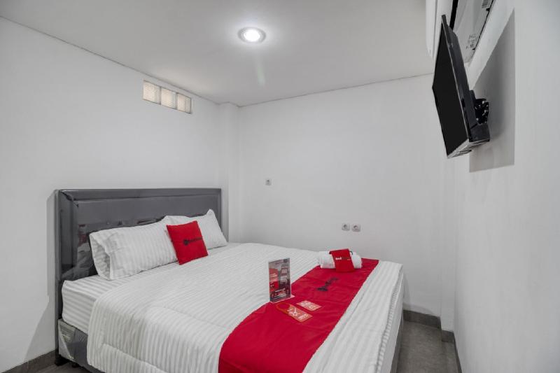 RedDoorz Syariah near Galeria Mall Yogyakarta - Oda