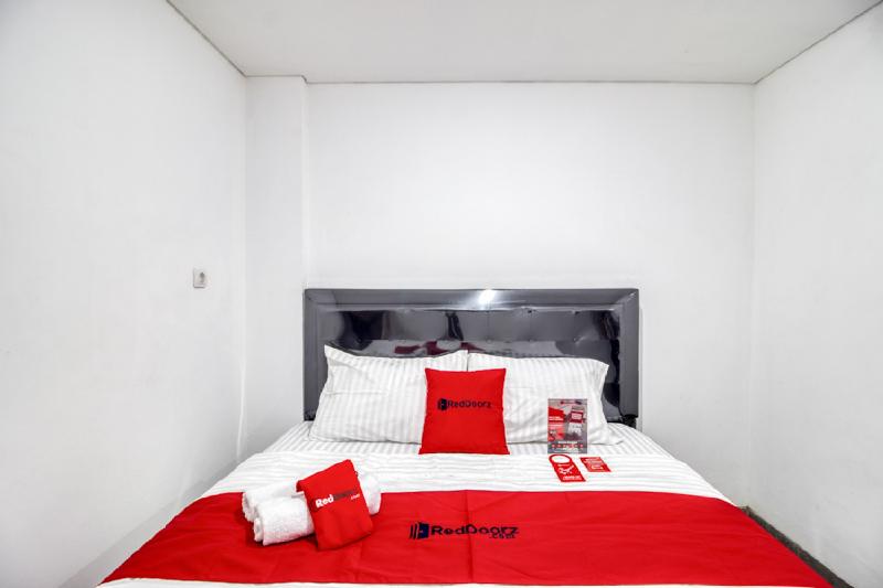 RedDoorz Syariah near Galeria Mall Yogyakarta - Oda