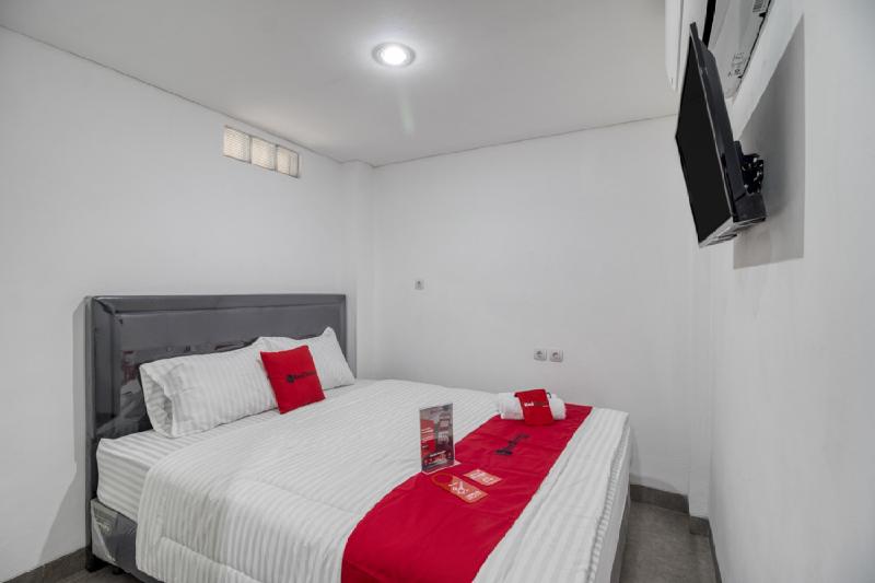 RedDoorz Syariah near Galeria Mall Yogyakarta - Oda