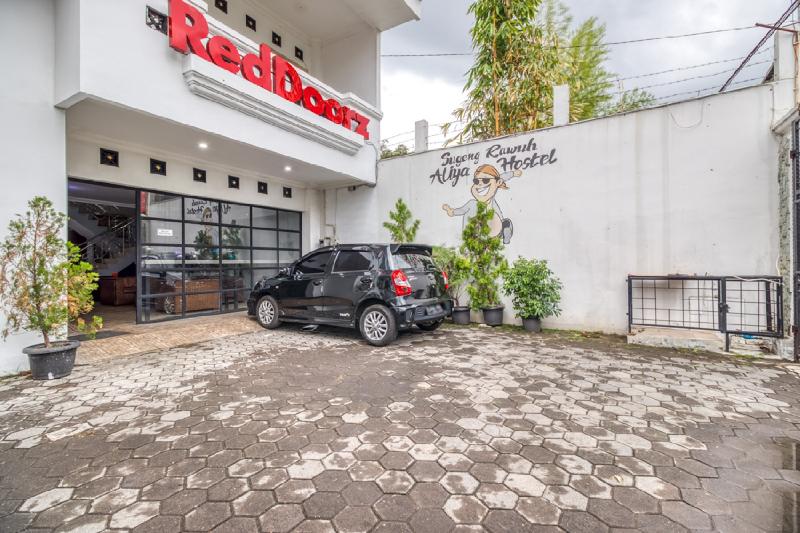 RedDoorz Hostel near Stadion Mandala Krida Yogya - Genel