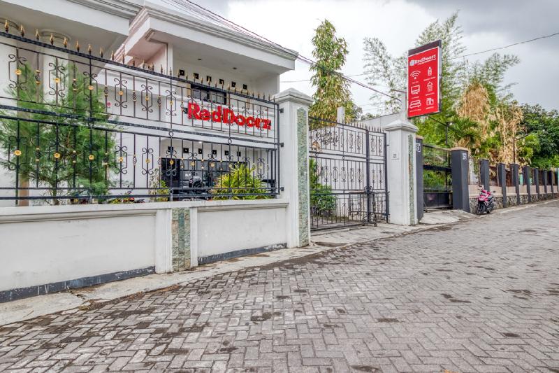 RedDoorz Hostel near Stadion Mandala Krida Yogya - Genel