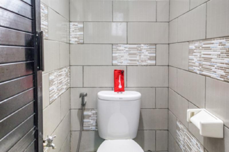 RedDoorz Hostel near Stadion Mandala Krida Yogya - Oda