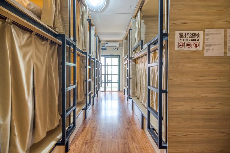 RedDoorz Hostel near Stadion Mandala Krida Yogya - Oda