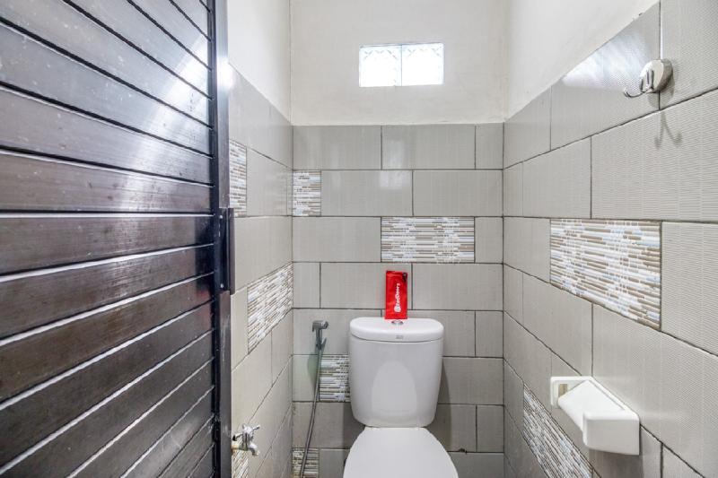RedDoorz Hostel near Stadion Mandala Krida Yogya - Oda