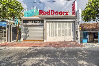 RedDoorz Plus near Gembira Loka Zoo 2 fotoÄŸrafÄ±