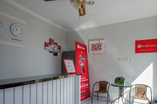 RedDoorz near Padang Golf Adisucipto fotoÄŸrafÄ±