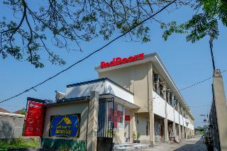 RedDoorz near Padang Golf Adisucipto fotoÄŸrafÄ±