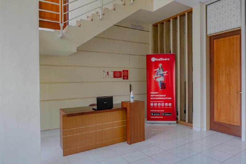 RedDoorz near Jogja City Mall 4 - Lobi
