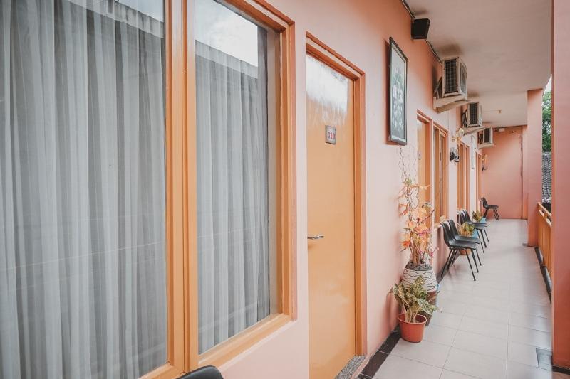 RedDoorz near Plaza Ambarukmo - Genel