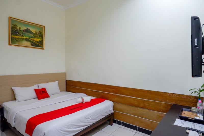 RedDoorz Plus @ Hotel Asih UNY - Oda