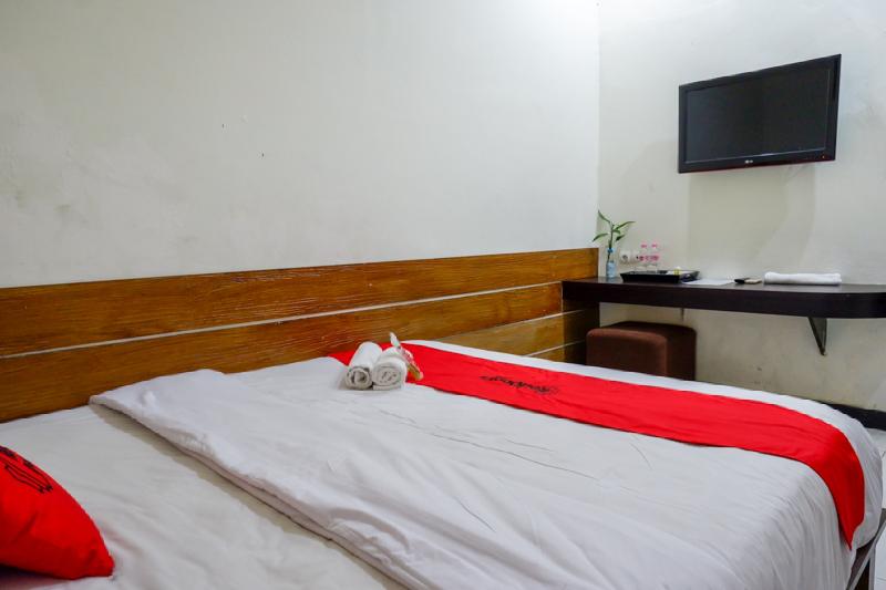 RedDoorz Plus @ Hotel Asih UNY - Oda