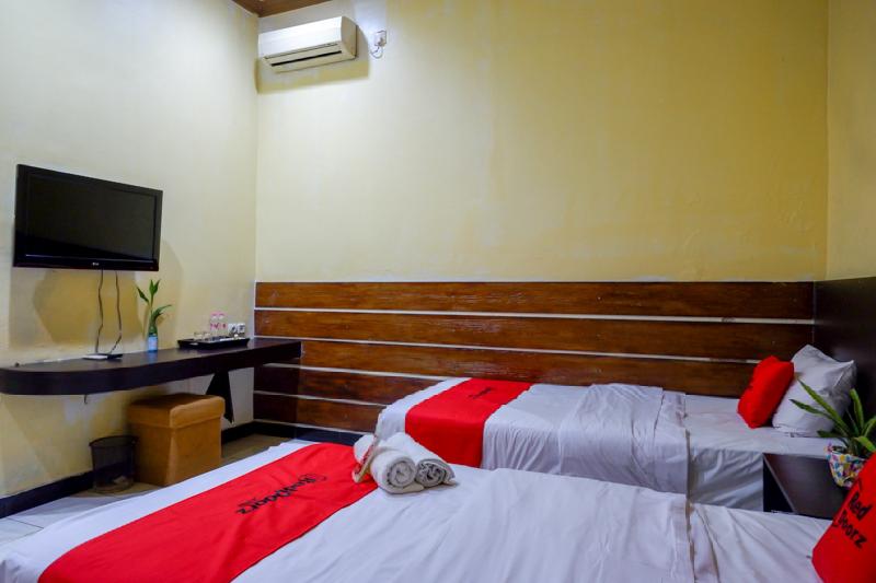 RedDoorz Plus @ Hotel Asih UNY - Oda