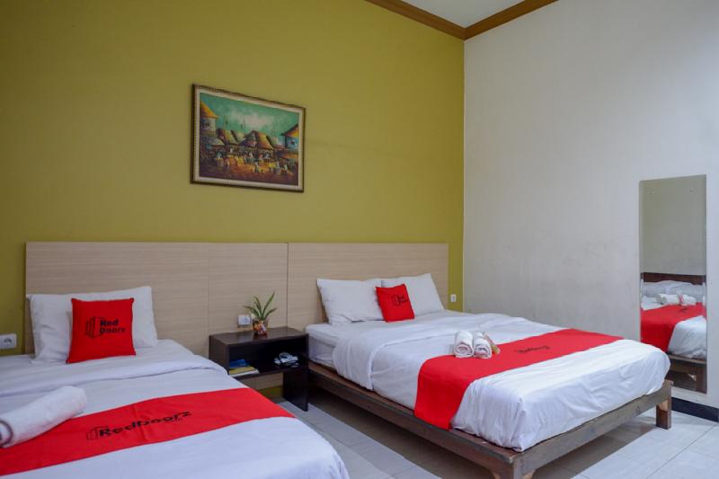 RedDoorz Plus @ Hotel Asih UNY - Oda