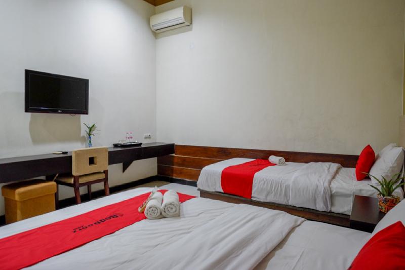 RedDoorz Plus @ Hotel Asih UNY - Oda