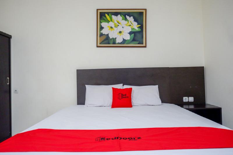 RedDoorz Plus @ Hotel Asih UNY - Oda