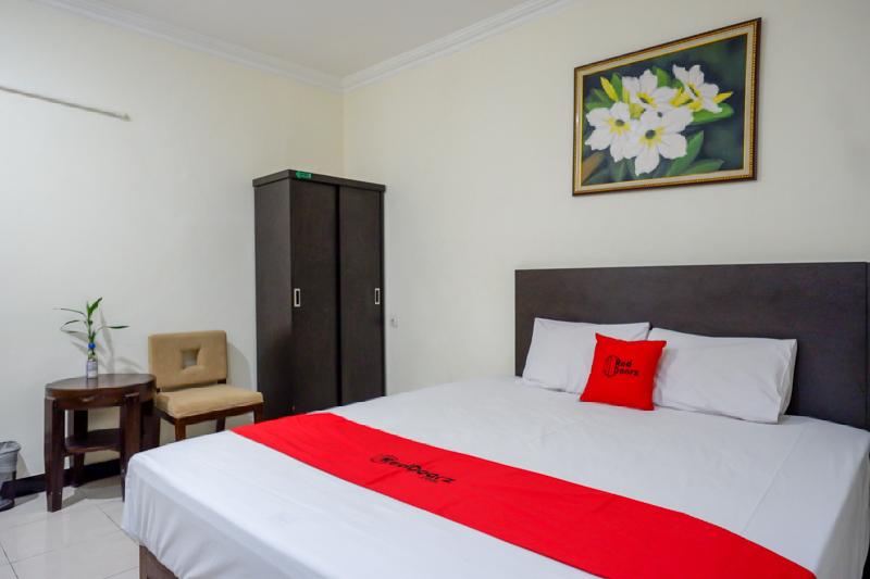 RedDoorz Plus @ Hotel Asih UNY - Oda