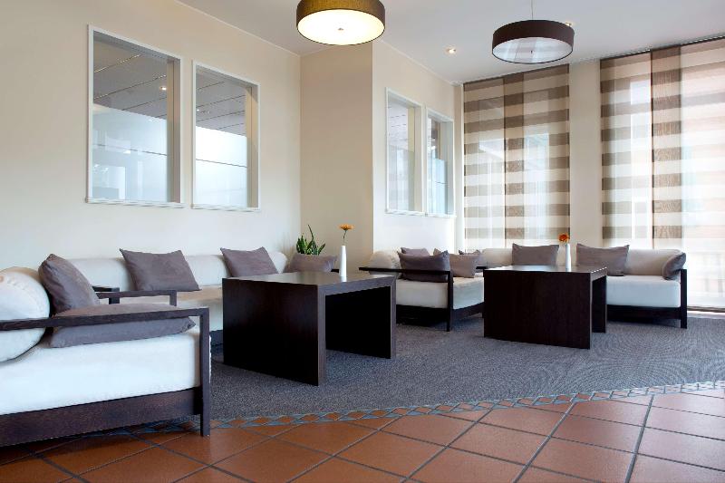 Courtyard Schwerin - Lobi
