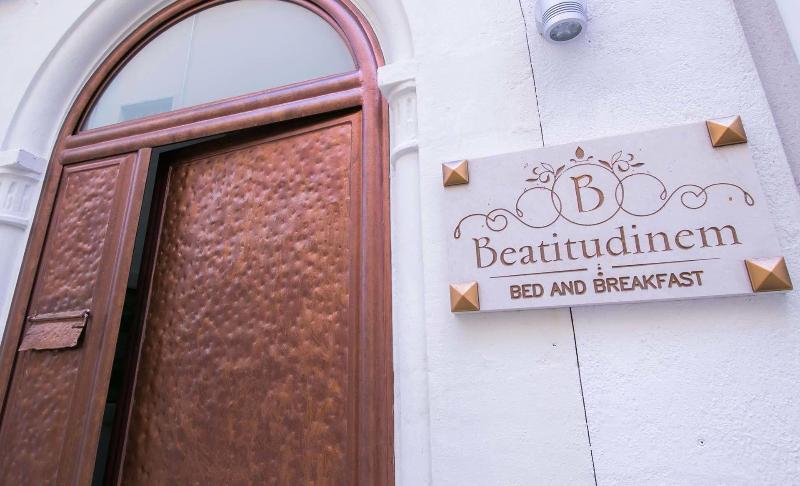 Beatitudinem - Genel