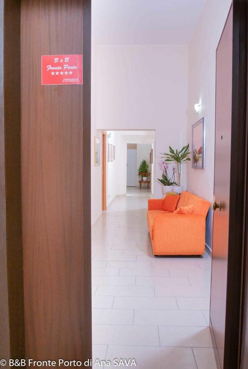 Port View Guest House - Lobi