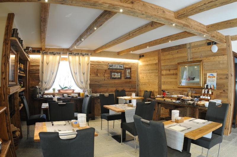 L'Abri Des Amis - Restoran