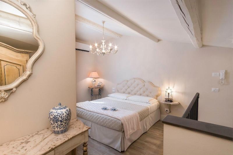Pistoia Luxury Suite - Lobi