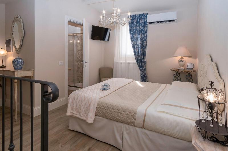 Pistoia Luxury Suite - Oda