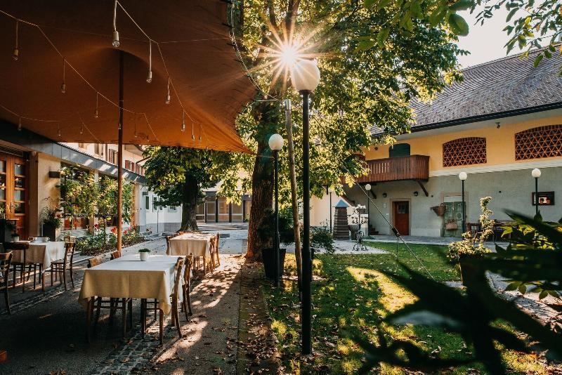 Dvor Jezeršek Brnik - Genel