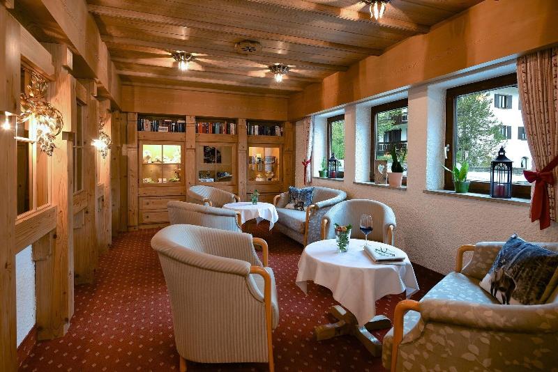 Hotel Tyrol - Lobi