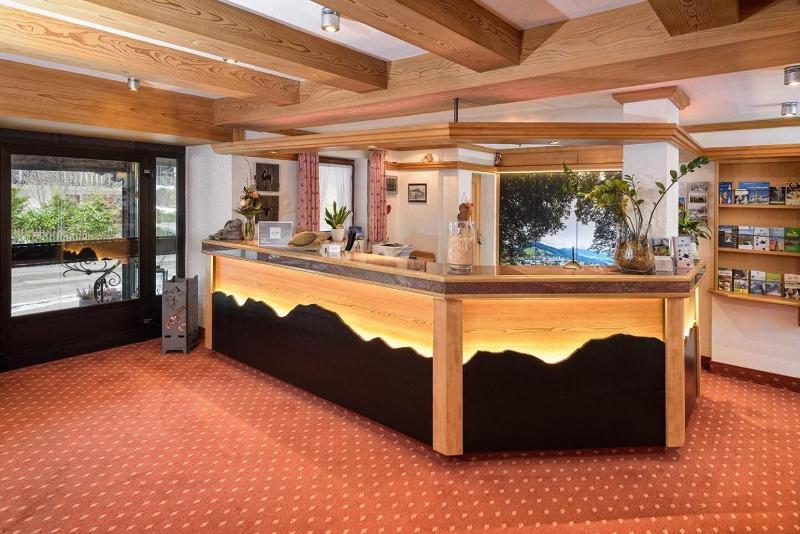 Hotel Tyrol - Lobi