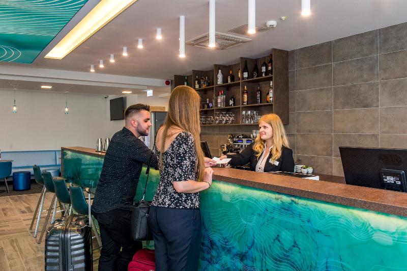 AKADEMIA HOTEL **** BALATONFURED - Lobi