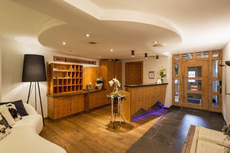 Laret Private Boutique Hotel - Lobi