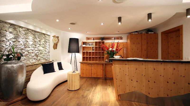Laret Private Boutique Hotel - Lobi