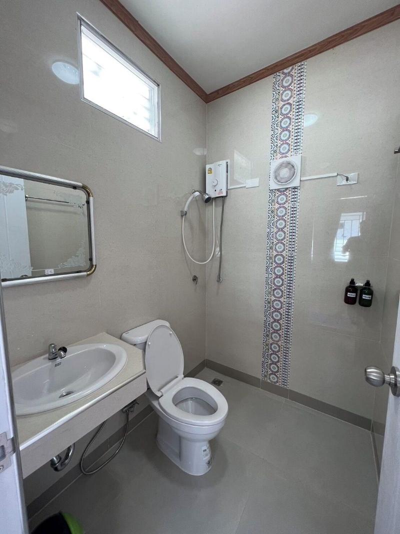 Bualuang Angthong Hotel - Oda